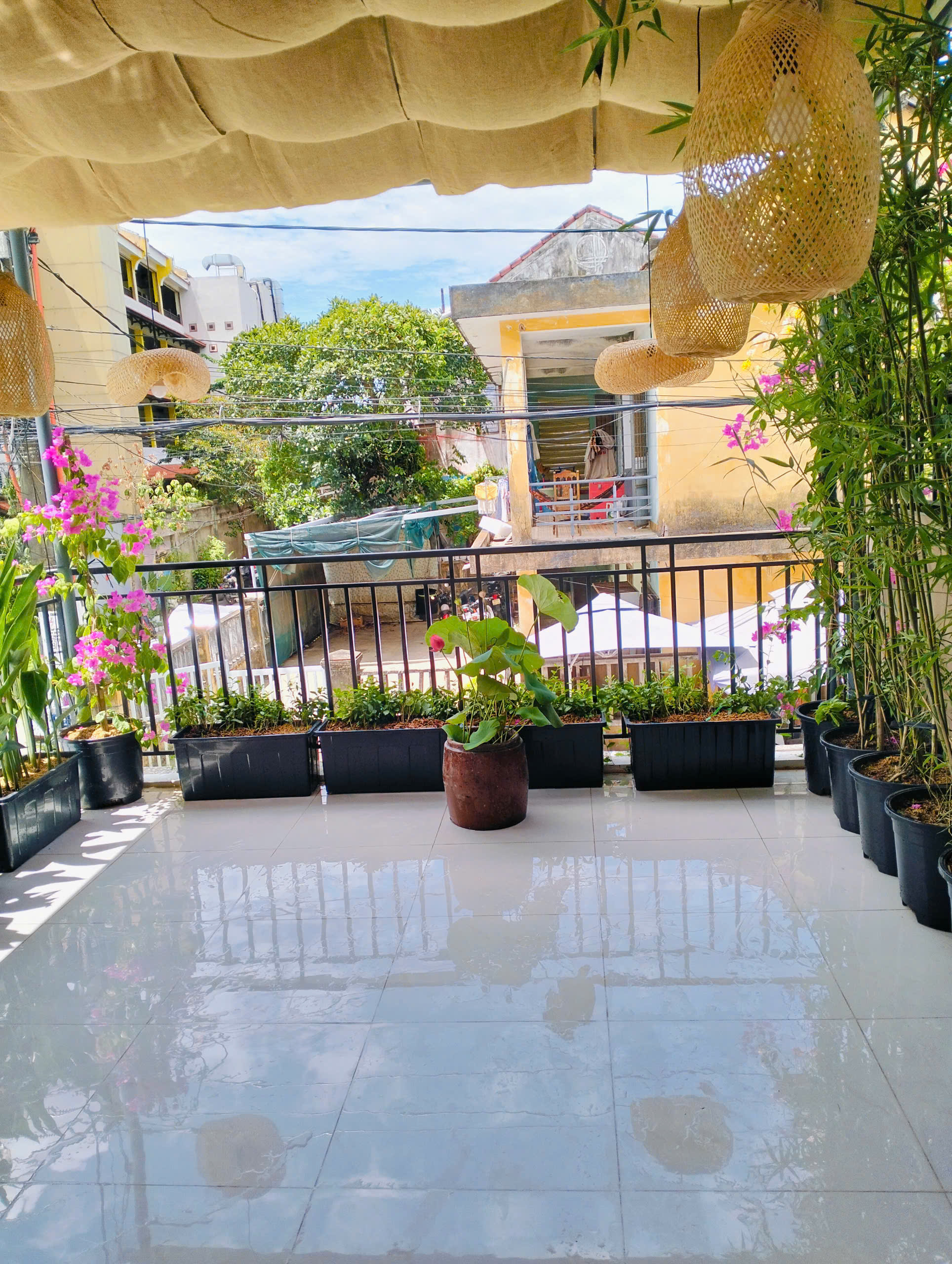 Ban công tầng 2 làm Workshop